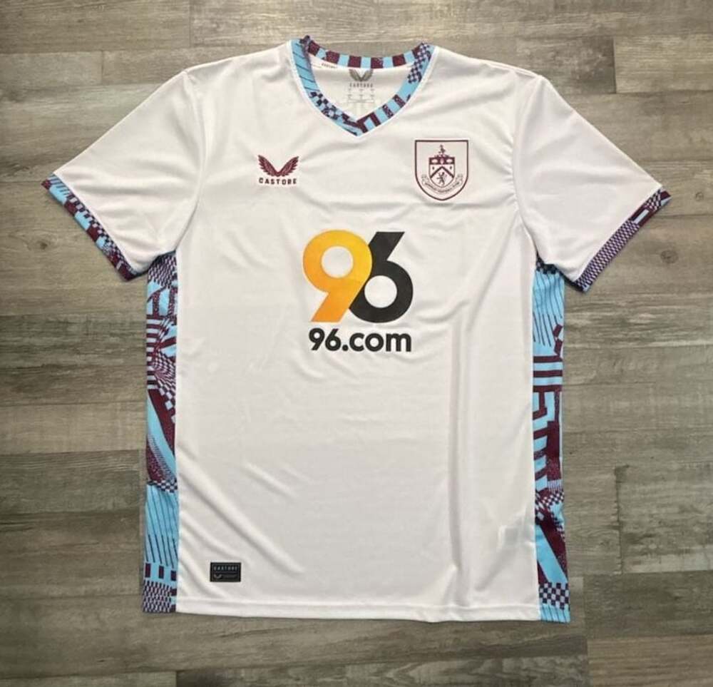 Castore Burnley FC Third Shirt Size L White Soccer Jersey